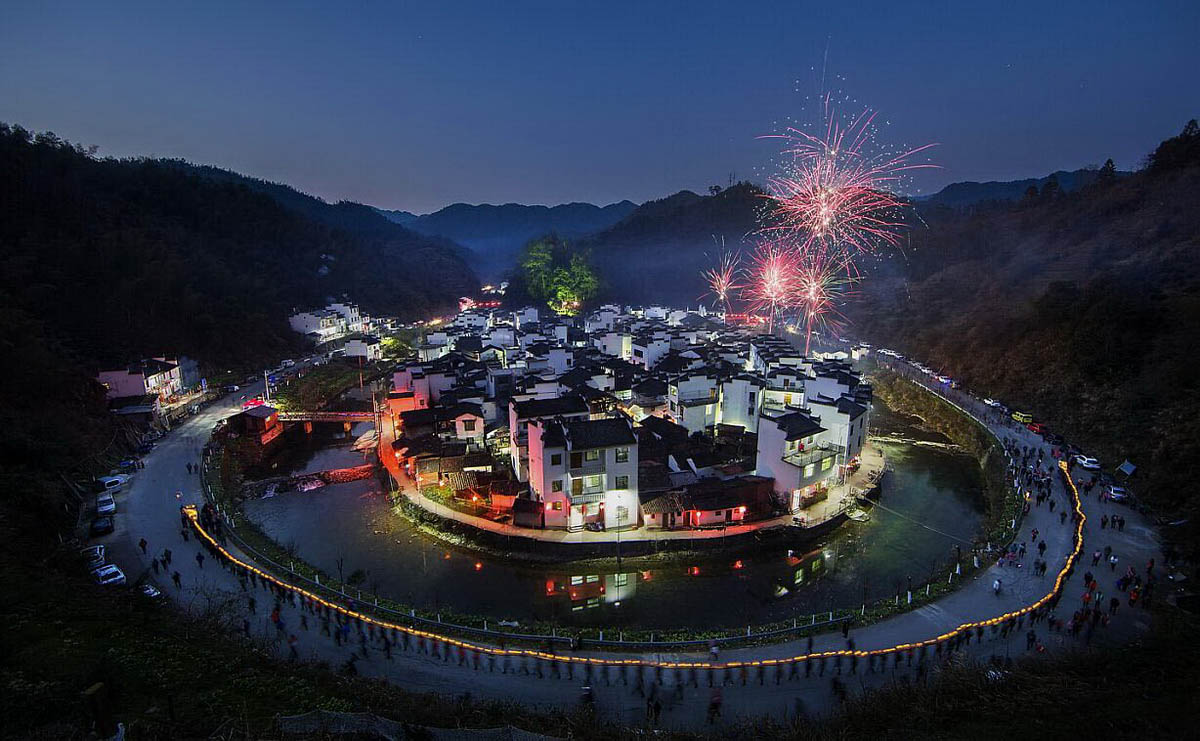 汪順陵 龍舞山村.jpg
