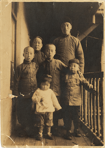 1038《一家人在十號(hào)大院》.jpg