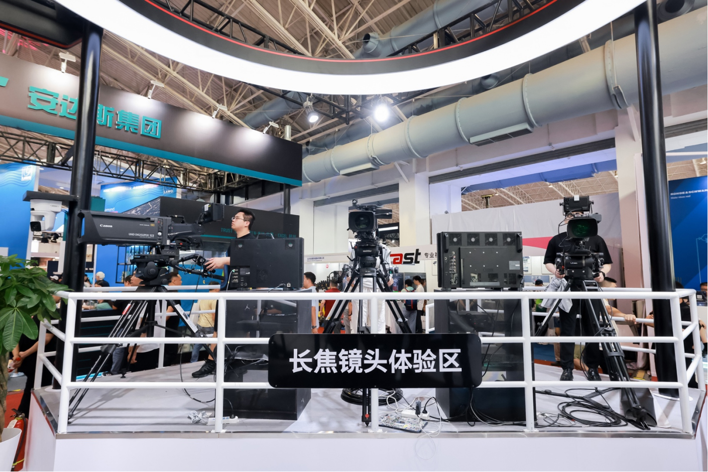 【新聞稿】佳能攜全線專業(yè)影像產(chǎn)品及多樣化專業(yè)影像應(yīng)用解決方案亮相BIRTV20231647 拷貝.jpg